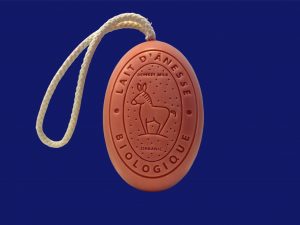 Jabón de leche de burra con cuerda fragancia fresa