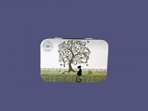 Caja metálica 125g gato negro debajo del árbol
