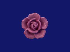 Figurita flor morada